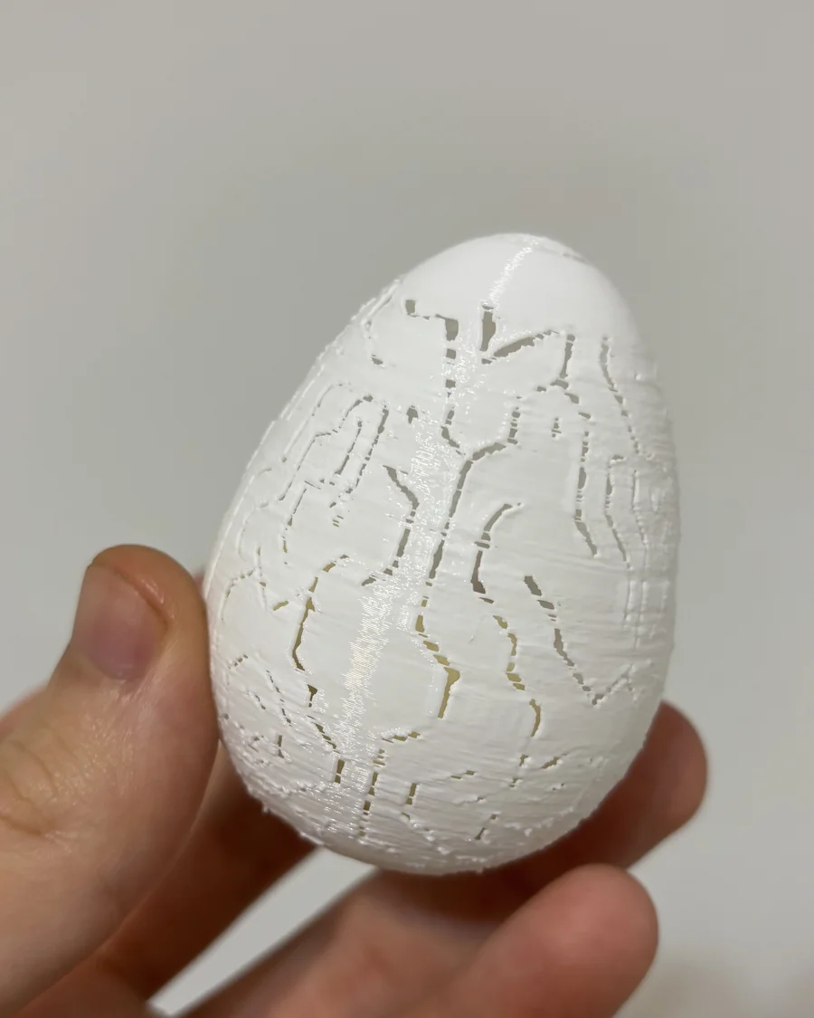 Huevo sorpresa Creamis impreso en 3D con textura craquelada